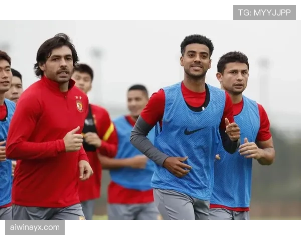 保利尼奥重返赛场闪耀全场，引发球迷热议与媒体关注