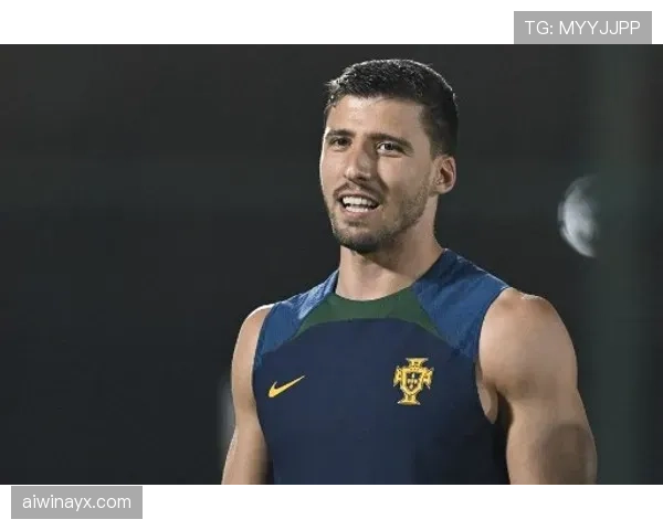 斯通斯与迪亚斯：技术型与指挥型中卫战术角色对比分析