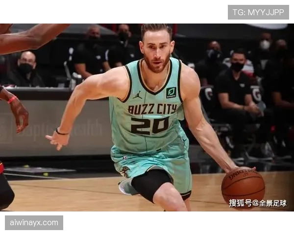 奥拉迪波无球跑动制造空位，防守压迫力改变对手进攻节奏