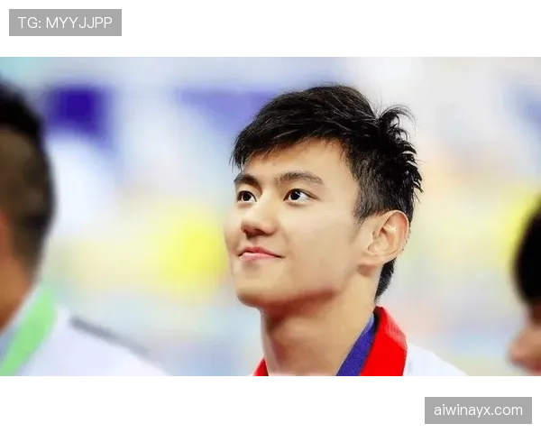 刷到宁泽涛那张私厨聚会照，我只盯着桌上那盘海鲜价签看了三遍，心在滴血